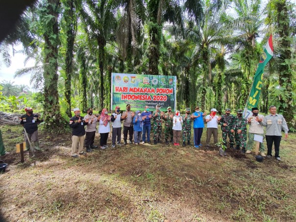 Tanam 20 Ribu Bibit Pohon, KTH SEBAR: Ini Amanah Ibu Menteri LHK